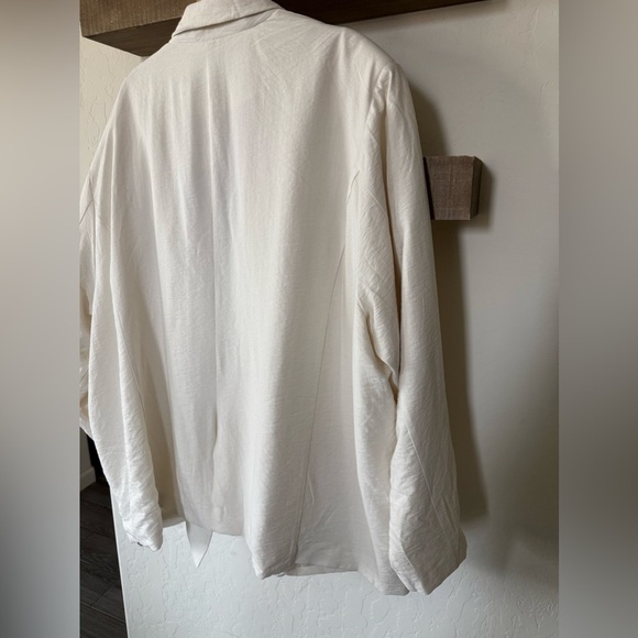 And now this|White oversized boyfriend blazer in plus size,simple & chic••staple - Picture 4 of 13